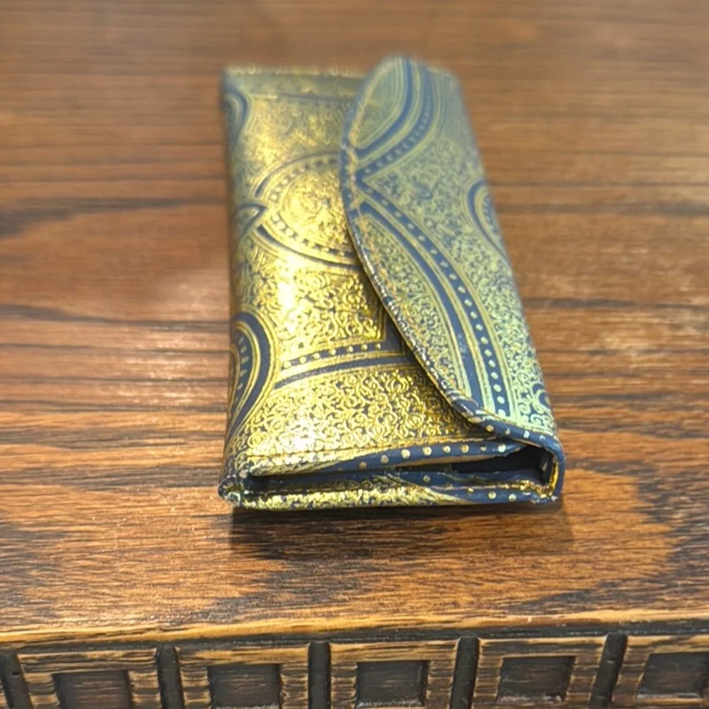 Vintage 1960’s Revlon Gold & Blue Grooming kit. Ground Leather